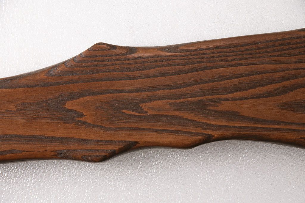 トイレ扉を新規製作!明り取りにダイヤガラスを組み入れ。表示錠、引き手を取り付け。濃い茶色で着色し仕上げ。(ドア、建具)