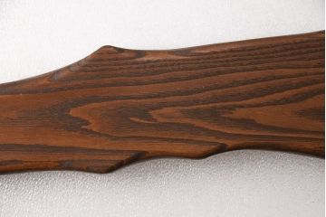 トイレ扉を新規製作!明り取りにダイヤガラスを組み入れ。表示錠、引き手を取り付け。濃い茶色で着色し仕上げ。(ドア、建具)