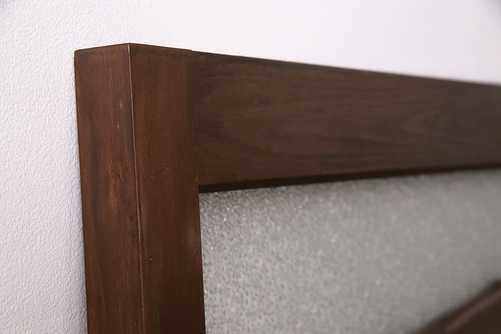 トイレ扉を新規製作!明り取りにダイヤガラスを組み入れ。表示錠、引き手を取り付け。濃い茶色で着色し仕上げ。(ドア、建具)