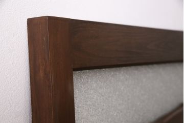 トイレ扉を新規製作!明り取りにダイヤガラスを組み入れ。表示錠、引き手を取り付け。濃い茶色で着色し仕上げ。(ドア、建具)