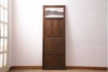 トイレ扉を新規製作!明り取りにダイヤガラスを組み入れ。表示錠、引き手を取り付け。濃い茶色で着色し仕上げ。(ドア、建具)