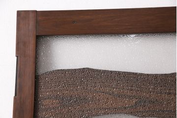 トイレ扉を新規製作!明り取りにダイヤガラスを組み入れ。表示錠、引き手を取り付け。濃い茶色で着色し仕上げ。(ドア、建具)