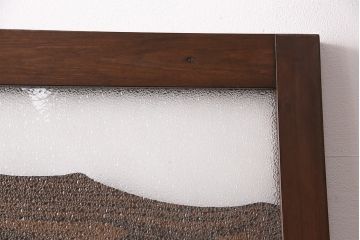 トイレ扉を新規製作!明り取りにダイヤガラスを組み入れ。表示錠、引き手を取り付け。濃い茶色で着色し仕上げ。(ドア、建具)