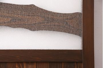 トイレ扉を新規製作!明り取りにダイヤガラスを組み入れ。表示錠、引き手を取り付け。濃い茶色で着色し仕上げ。(ドア、建具)