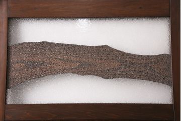 トイレ扉を新規製作!明り取りにダイヤガラスを組み入れ。表示錠、引き手を取り付け。濃い茶色で着色し仕上げ。(ドア、建具)