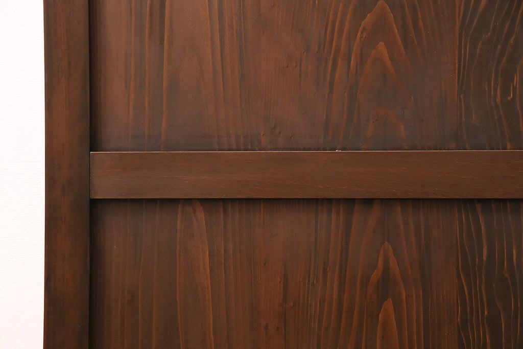 トイレ扉を新規製作!明り取りにダイヤガラスを組み入れ。表示錠、引き手を取り付け。濃い茶色で着色し仕上げ。(ドア、建具)