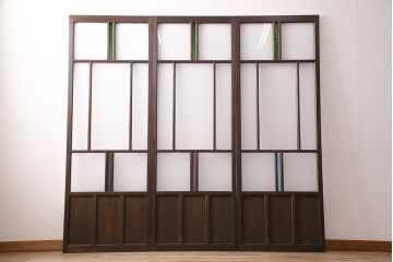 片引き戸3枚を新規製作!戸車、引き手を取り付け。花菱模様ガラス、すりガラス、色ガラスを組み入れ。濃い茶色で着色し仕上げ。(ガラス戸、建具)