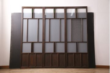 片引き戸3枚を新規製作!戸車、引き手を取り付け。花菱模様ガラス、すりガラス、色ガラスを組み入れ。濃い茶色で着色し仕上げ。(ガラス戸、建具)