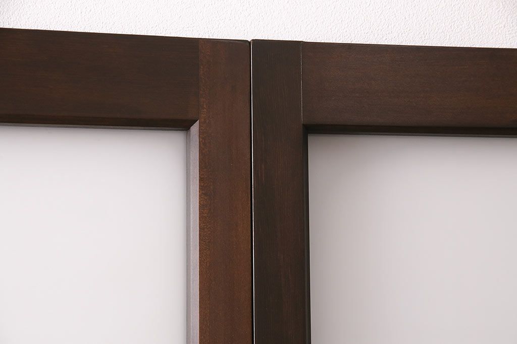 片引き戸3枚を新規製作!戸車、引き手を取り付け。花菱模様ガラス、すりガラス、色ガラスを組み入れ。濃い茶色で着色し仕上げ。(ガラス戸、建具)