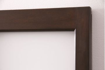 片引き戸3枚を新規製作!戸車、引き手を取り付け。花菱模様ガラス、すりガラス、色ガラスを組み入れ。濃い茶色で着色し仕上げ。(ガラス戸、建具)