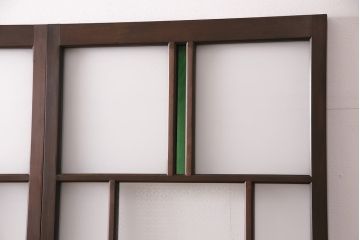 片引き戸3枚を新規製作!戸車、引き手を取り付け。花菱模様ガラス、すりガラス、色ガラスを組み入れ。濃い茶色で着色し仕上げ。(ガラス戸、建具)