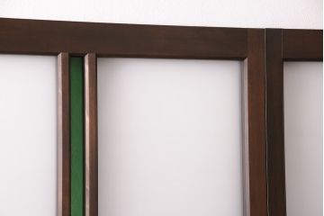 片引き戸3枚を新規製作!戸車、引き手を取り付け。花菱模様ガラス、すりガラス、色ガラスを組み入れ。濃い茶色で着色し仕上げ。(ガラス戸、建具)