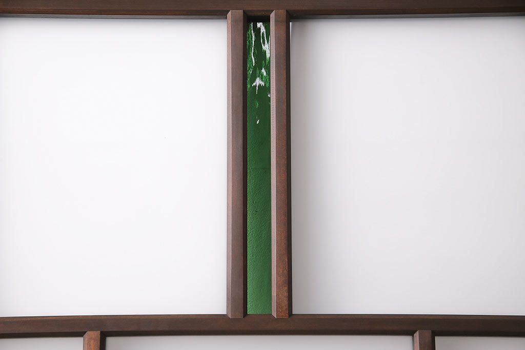 片引き戸3枚を新規製作!戸車、引き手を取り付け。花菱模様ガラス、すりガラス、色ガラスを組み入れ。濃い茶色で着色し仕上げ。(ガラス戸、建具)