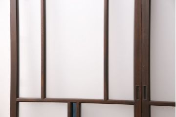 片引き戸3枚を新規製作!戸車、引き手を取り付け。花菱模様ガラス、すりガラス、色ガラスを組み入れ。濃い茶色で着色し仕上げ。(ガラス戸、建具)