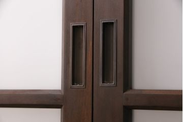 片引き戸3枚を新規製作!戸車、引き手を取り付け。花菱模様ガラス、すりガラス、色ガラスを組み入れ。濃い茶色で着色し仕上げ。(ガラス戸、建具)
