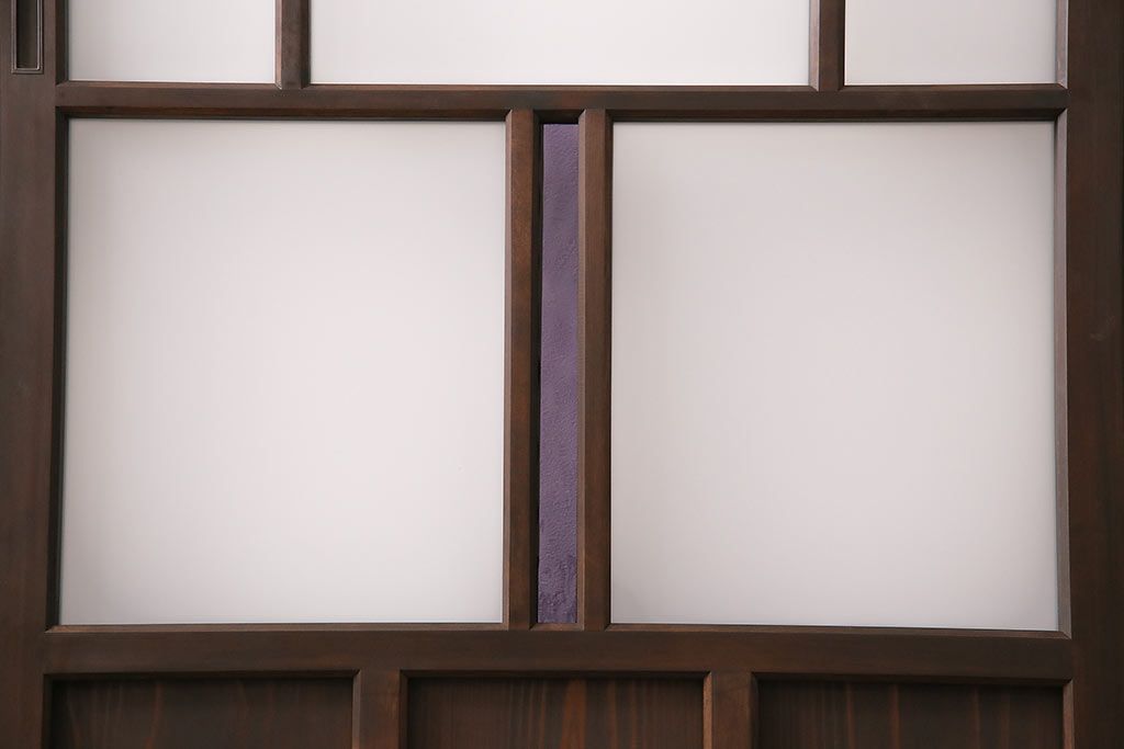 片引き戸3枚を新規製作!戸車、引き手を取り付け。花菱模様ガラス、すりガラス、色ガラスを組み入れ。濃い茶色で着色し仕上げ。(ガラス戸、建具)