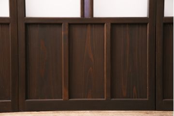 片引き戸3枚を新規製作!戸車、引き手を取り付け。花菱模様ガラス、すりガラス、色ガラスを組み入れ。濃い茶色で着色し仕上げ。(ガラス戸、建具)