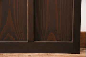 片引き戸3枚を新規製作!戸車、引き手を取り付け。花菱模様ガラス、すりガラス、色ガラスを組み入れ。濃い茶色で着色し仕上げ。(ガラス戸、建具)