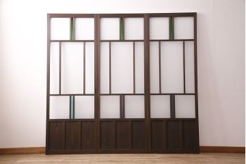 片引き戸3枚を新規製作!戸車、引き手を取り付け。花菱模様ガラス、すりガラス、色ガラスを組み入れ。濃い茶色で着色し仕上げ。(ガラス戸、建具)