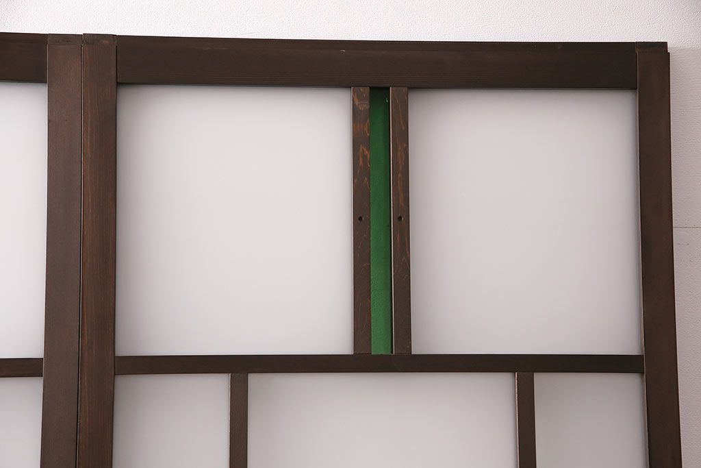 片引き戸3枚を新規製作!戸車、引き手を取り付け。花菱模様ガラス、すりガラス、色ガラスを組み入れ。濃い茶色で着色し仕上げ。(ガラス戸、建具)