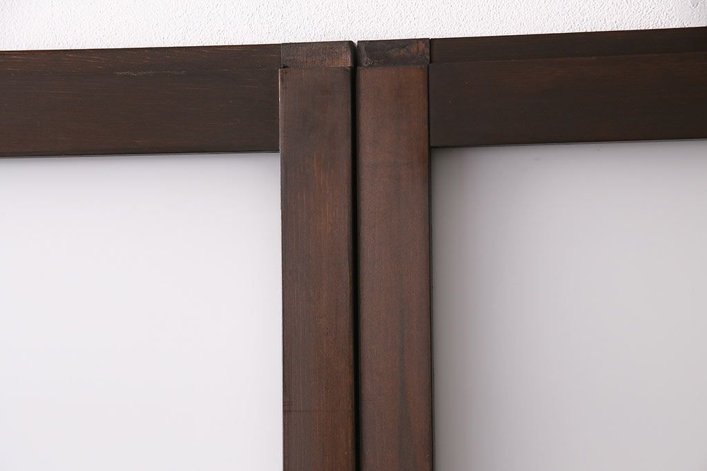 片引き戸3枚を新規製作!戸車、引き手を取り付け。花菱模様ガラス、すりガラス、色ガラスを組み入れ。濃い茶色で着色し仕上げ。(ガラス戸、建具)