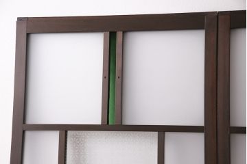 片引き戸3枚を新規製作!戸車、引き手を取り付け。花菱模様ガラス、すりガラス、色ガラスを組み入れ。濃い茶色で着色し仕上げ。(ガラス戸、建具)