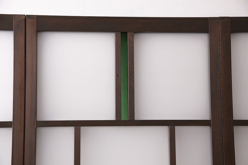 片引き戸3枚を新規製作!戸車、引き手を取り付け。花菱模様ガラス、すりガラス、色ガラスを組み入れ。濃い茶色で着色し仕上げ。(ガラス戸、建具)