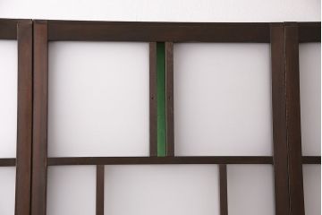 片引き戸3枚を新規製作!戸車、引き手を取り付け。花菱模様ガラス、すりガラス、色ガラスを組み入れ。濃い茶色で着色し仕上げ。(ガラス戸、建具)