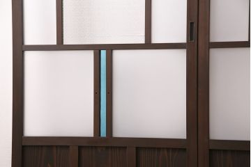 片引き戸3枚を新規製作!戸車、引き手を取り付け。花菱模様ガラス、すりガラス、色ガラスを組み入れ。濃い茶色で着色し仕上げ。(ガラス戸、建具)