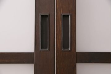 片引き戸3枚を新規製作!戸車、引き手を取り付け。花菱模様ガラス、すりガラス、色ガラスを組み入れ。濃い茶色で着色し仕上げ。(ガラス戸、建具)