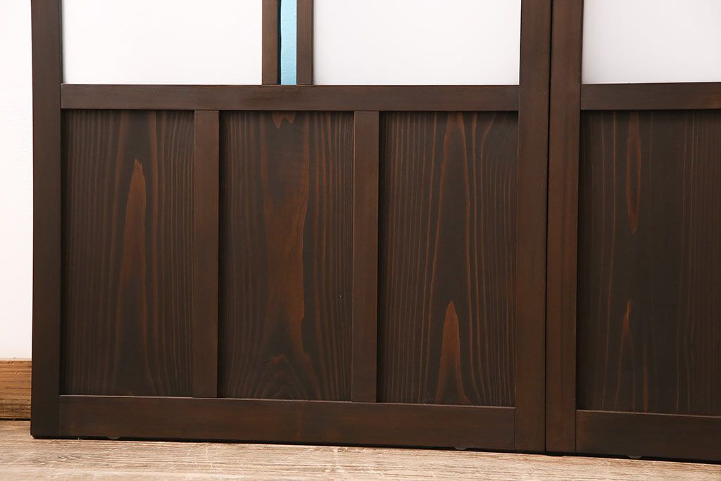 片引き戸3枚を新規製作!戸車、引き手を取り付け。花菱模様ガラス、すりガラス、色ガラスを組み入れ。濃い茶色で着色し仕上げ。(ガラス戸、建具)