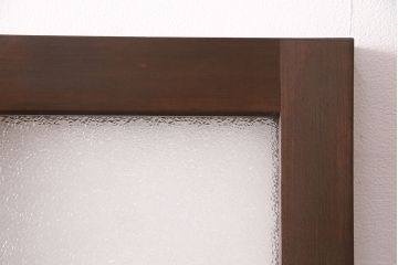 トイレドアを新規製作!明り取りは縦に桟を入れ、ダイヤガラスを組み入れ。吊り戸仕様で製作。引き手を取り付け。チェスナットで着色し仕上げ。(扉、木製ドア、建具)