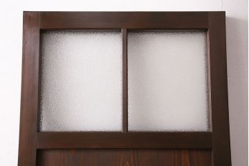 トイレドアを新規製作!明り取りは縦に桟を入れ、ダイヤガラスを組み入れ。吊り戸仕様で製作。引き手を取り付け。チェスナットで着色し仕上げ。(扉、木製ドア、建具)