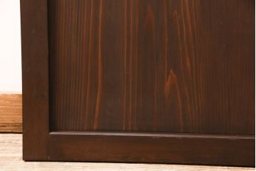 トイレドアを新規製作!明り取りは縦に桟を入れ、ダイヤガラスを組み入れ。吊り戸仕様で製作。引き手を取り付け。チェスナットで着色し仕上げ。(扉、木製ドア、建具)