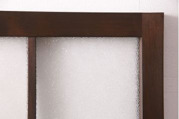 トイレドアを新規製作!明り取りは縦に桟を入れ、ダイヤガラスを組み入れ。吊り戸仕様で製作。引き手を取り付け。チェスナットで着色し仕上げ。(扉、木製ドア、建具)