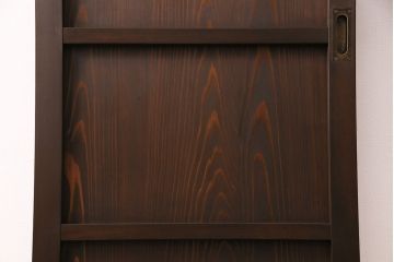 トイレドアを新規製作!明り取りは縦に桟を入れ、ダイヤガラスを組み入れ。吊り戸仕様で製作。引き手を取り付け。チェスナットで着色し仕上げ。(扉、木製ドア、建具)