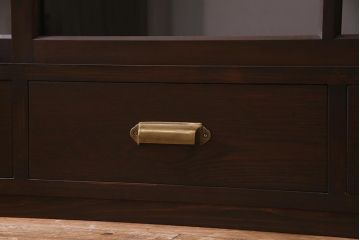 両面使いの重ね戸棚を新規製作!当店商品を参考にデザイン。両面引き戸仕様。建具はクリアガラスを組み入れ。赤味がかった濃い茶色で着色し仕上げ。(収納棚、食器棚、キャビネット)