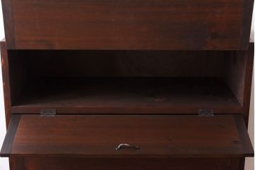 パタパタ扉の収納棚を新規製作!本体は新材、扉は古材を使用。引手を取り付け。濃い茶色で着色し仕上げ。(下駄箱、ロッカー、キャビネット)