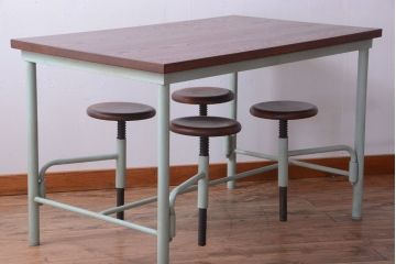 格納スツール4脚付きテーブルを新規製作!当店商品を参考にデザイン。ホワイトオーク材の天板を取り付け。淡い青緑でペイント仕上げ。(ダイニングテーブル、作業台、椅子)