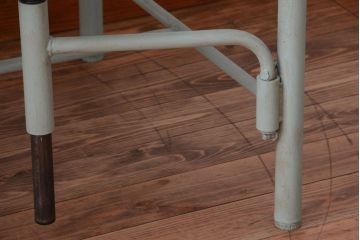 格納スツール4脚付きテーブルを新規製作!当店商品を参考にデザイン。ホワイトオーク材の天板を取り付け。淡い青緑でペイント仕上げ。(ダイニングテーブル、作業台、椅子)