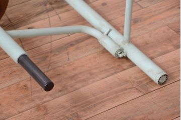 格納スツール4脚付きテーブルを新規製作!当店商品を参考にデザイン。ホワイトオーク材の天板を取り付け。淡い青緑でペイント仕上げ。(ダイニングテーブル、作業台、椅子)