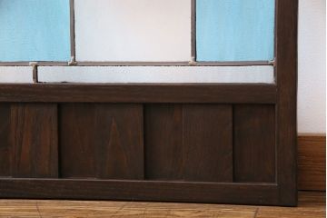 衝立を新規製作!当店商品を参考にデザインし、結霜ガラス、黄色、青、紫の色ガラスを組み入れ。濃い茶色で着色し仕上げ。(つい立て、パーテーション)