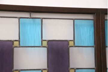 衝立を新規製作!当店商品を参考にデザインし、結霜ガラス、黄色、青、紫の色ガラスを組み入れ。濃い茶色で着色し仕上げ。(つい立て、パーテーション)
