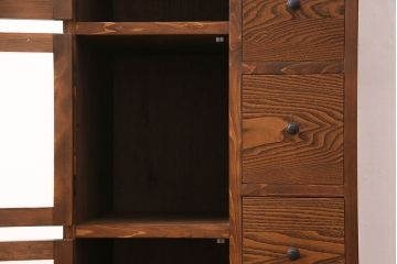 収納棚を新規製作!左側はすりガラスの開き戸収納、右側は引き出しの複合型。台輪を取り付け。(戸棚、キャビネット)