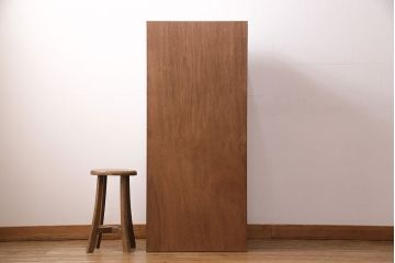 収納棚を新規製作!左側はすりガラスの開き戸収納、右側は引き出しの複合型。台輪を取り付け。(戸棚、キャビネット)