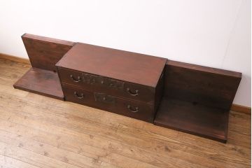 飾り棚を新規製作!背面穴開け加工。同時購入品の色味に合わせて着色し仕上げ。(ディスプレイ)
