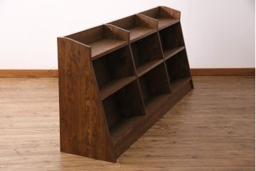 台形型の本棚を新規製作!当店商品を参考にデザイン、着色し仕上げ。(オープンラック、ブックシェルフ)