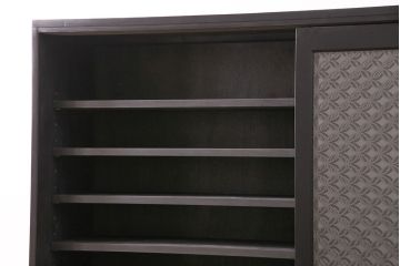 下駄箱を新規製作!建具は七宝柄のレーザー組子入りガラス戸。収納部はセパレートさせ、可動式の棚板を設置。マットブラックのカシュー塗装。(収納棚、戸棚)