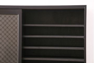 下駄箱を新規製作!建具は七宝柄のレーザー組子入りガラス戸。収納部はセパレートさせ、可動式の棚板を設置。マットブラックのカシュー塗装。(収納棚、戸棚)