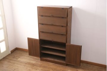 パタパタ扉の下駄箱を新規製作!本体はヒノキ材、扉は古材を使用。当店商品を参考に取っ手を取り付け、着色し仕上げ。(収納棚、戸棚、キャビネット、ロッカー)